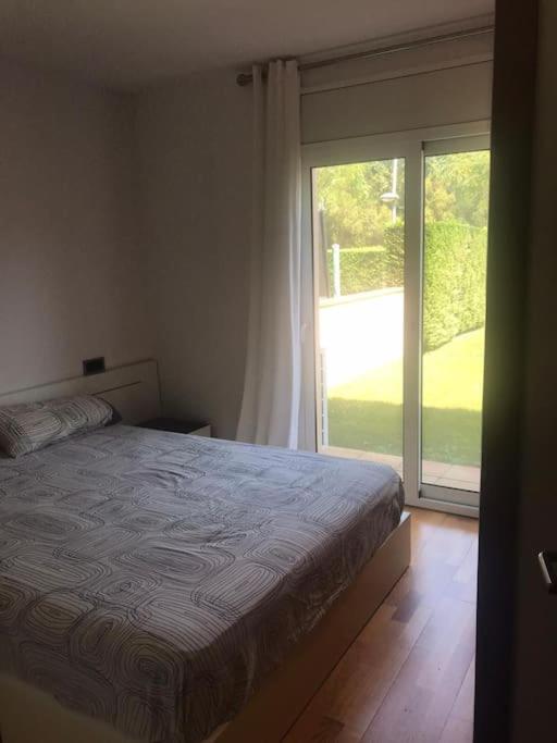 Apartamento 6 personas con piscina y parquing