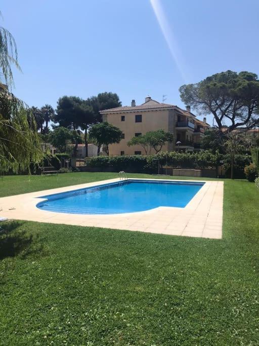 Apartamento 6 personas con piscina y parquing