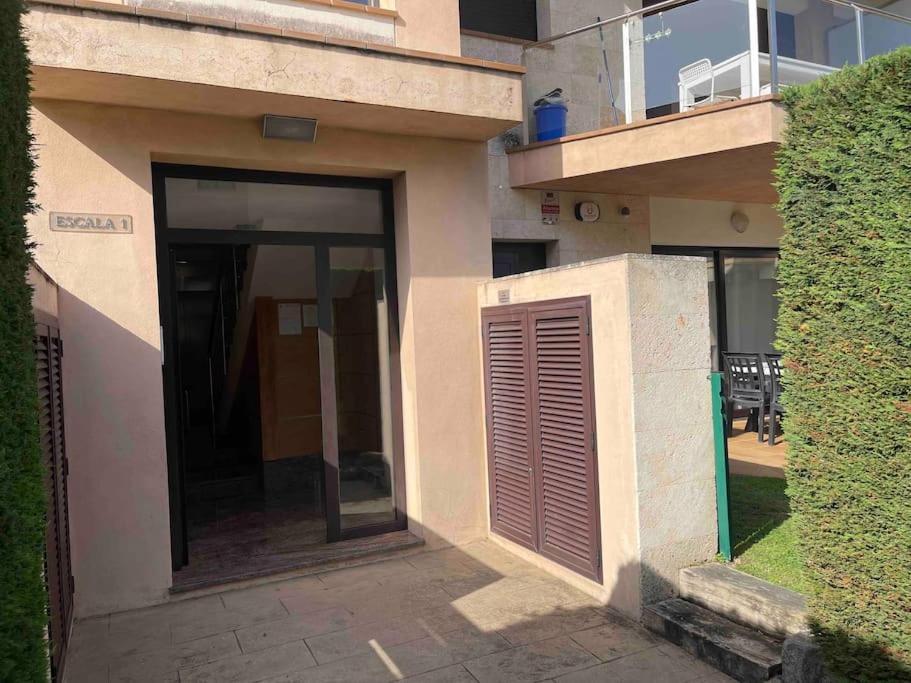 Apartamento 6 personas con piscina y parquing
