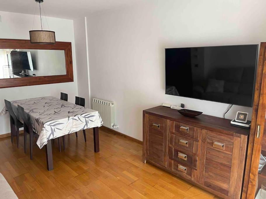 Apartamento 6 personas con piscina y parquing