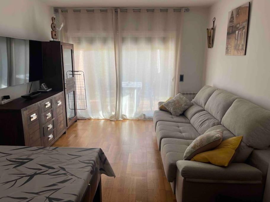 Apartamento 6 personas con piscina y parquing