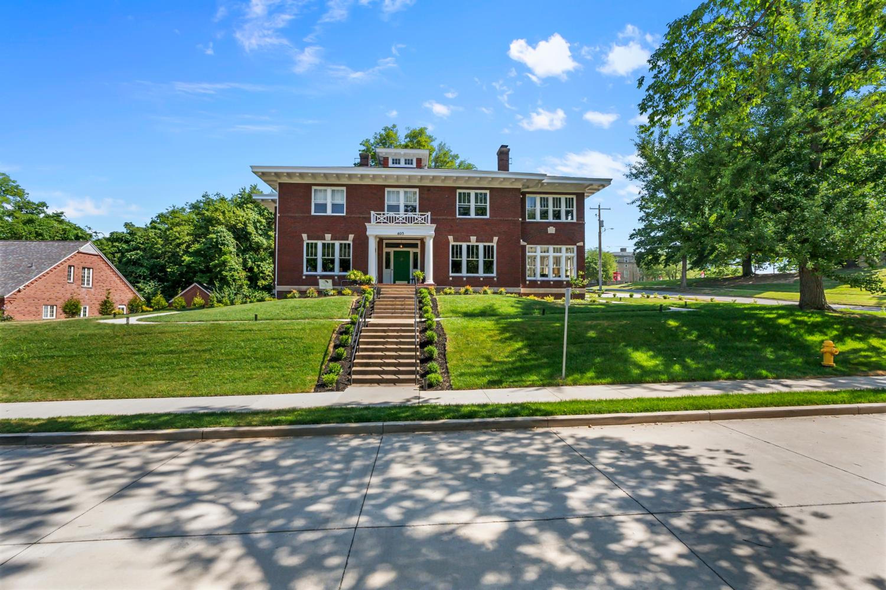 Cape Girardeau Vacations - Rockwood Inn - Property Image 1