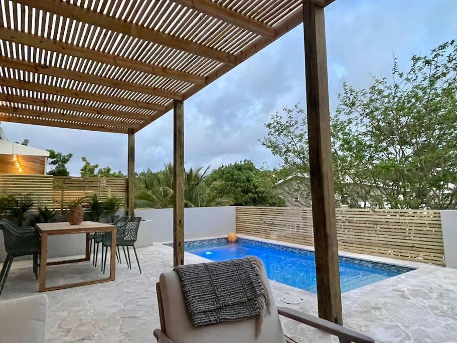 Villa Janssen with private pool, Jan Thiel 6p