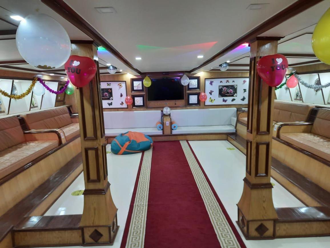 Private boat rental