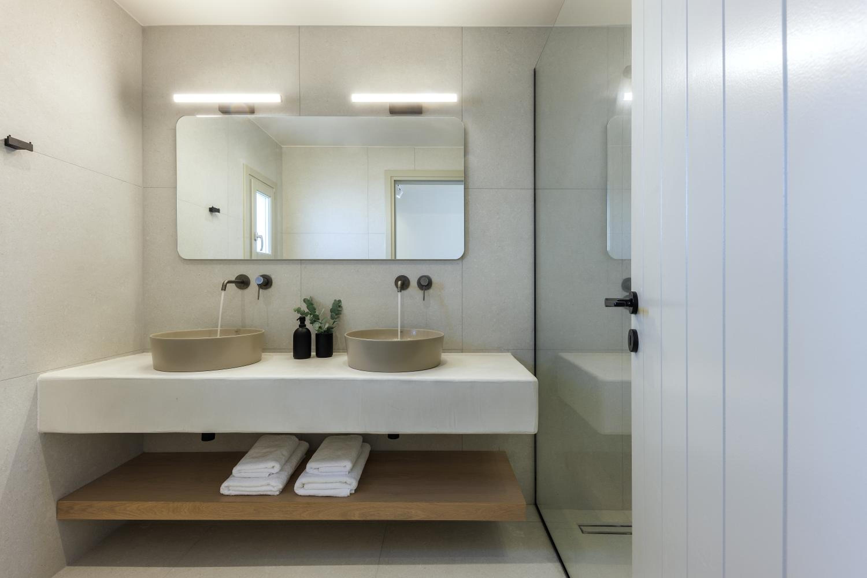 Morfes Luxury Suites by Caldera Houses