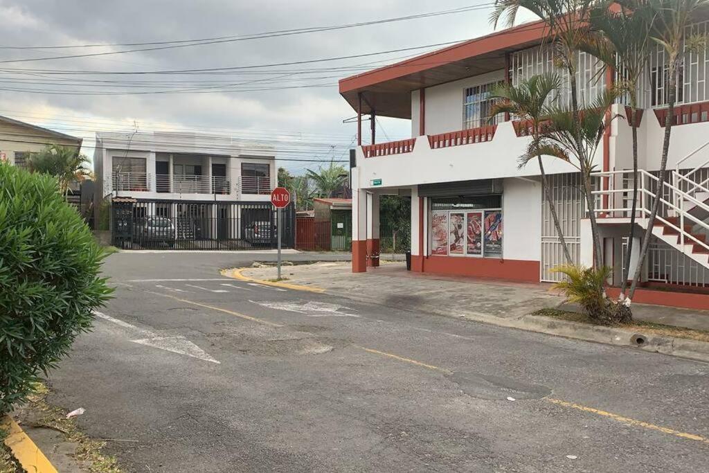 Apartamento VillaRegis 2, Zapote, San Jose
