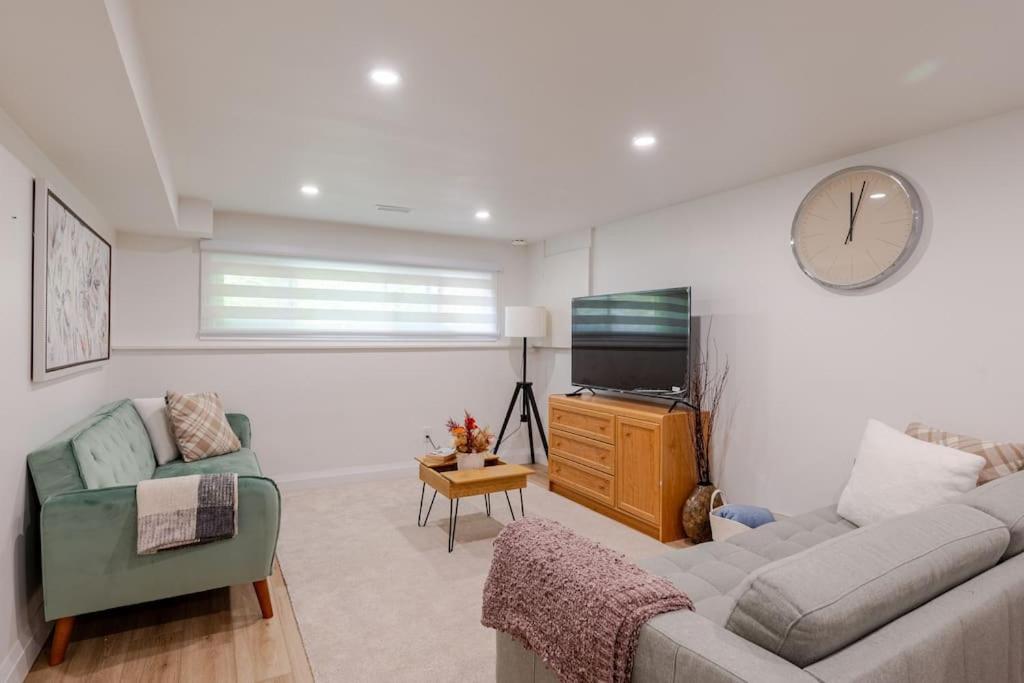 Kitchener Vacations - Luxury New Spacious Apartment - Country Hills, Kitchener - Property Image 3