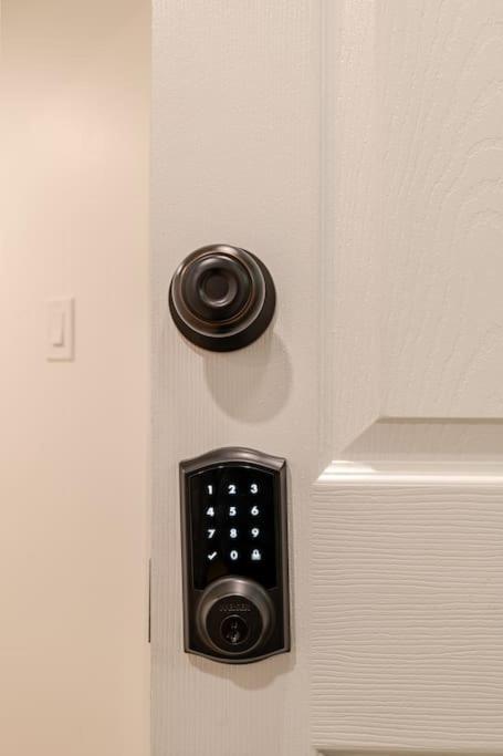 Kitchener Vacations - Luxury New Spacious Apartment - Country Hills, Kitchener - Property Image 25