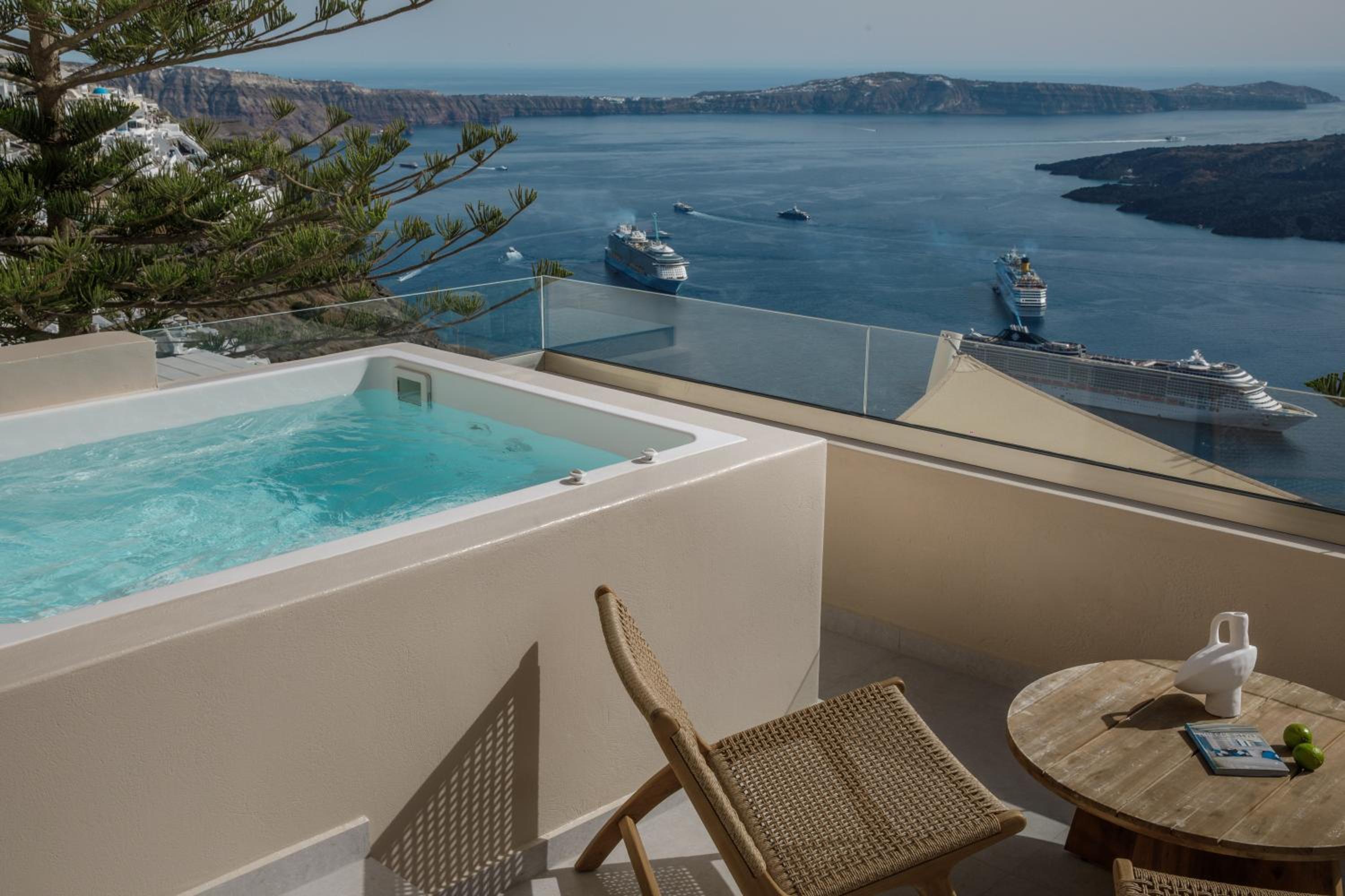 Morfes Luxury Suites by Caldera Houses