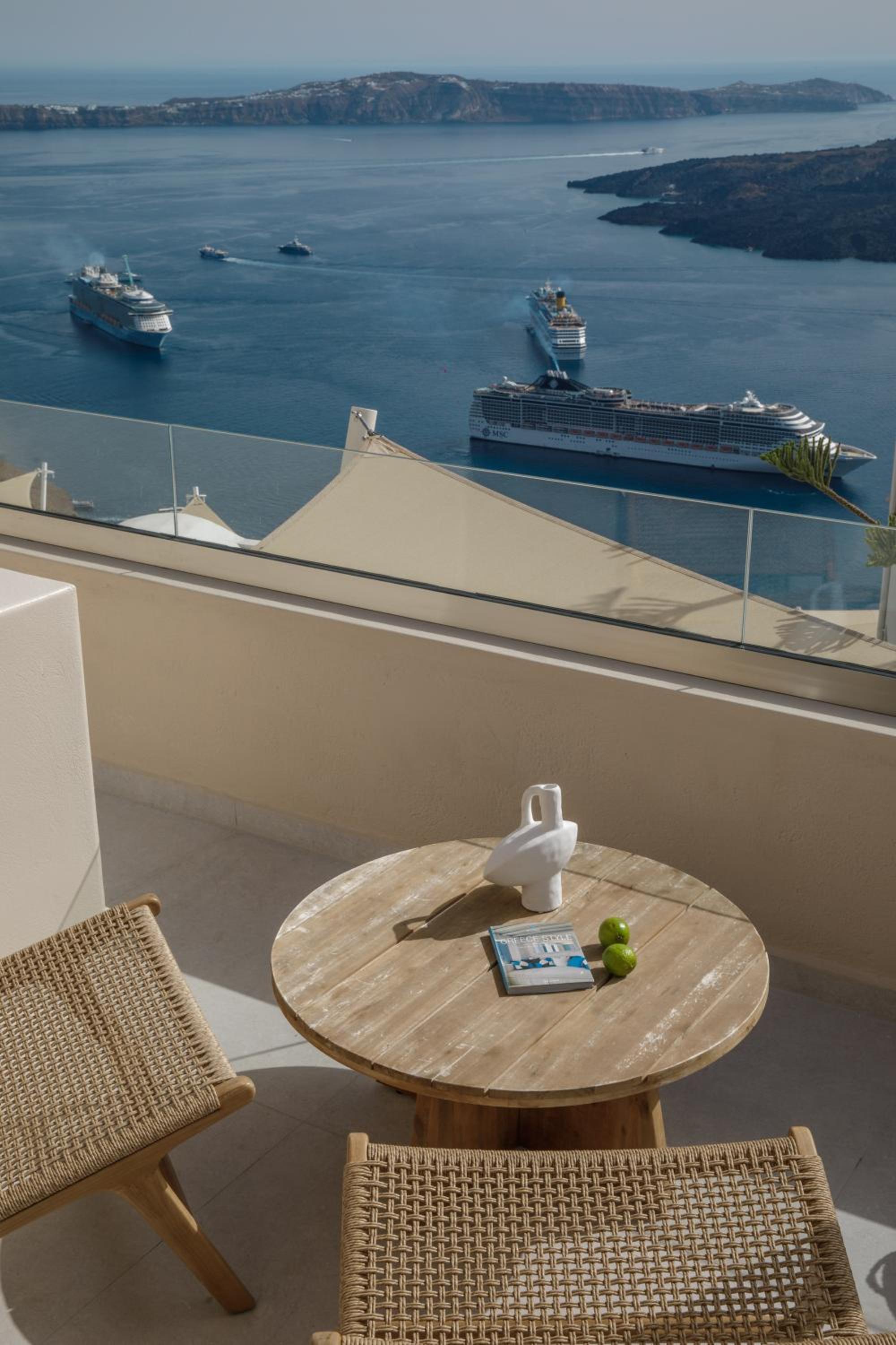 Morfes Luxury Suites by Caldera Houses