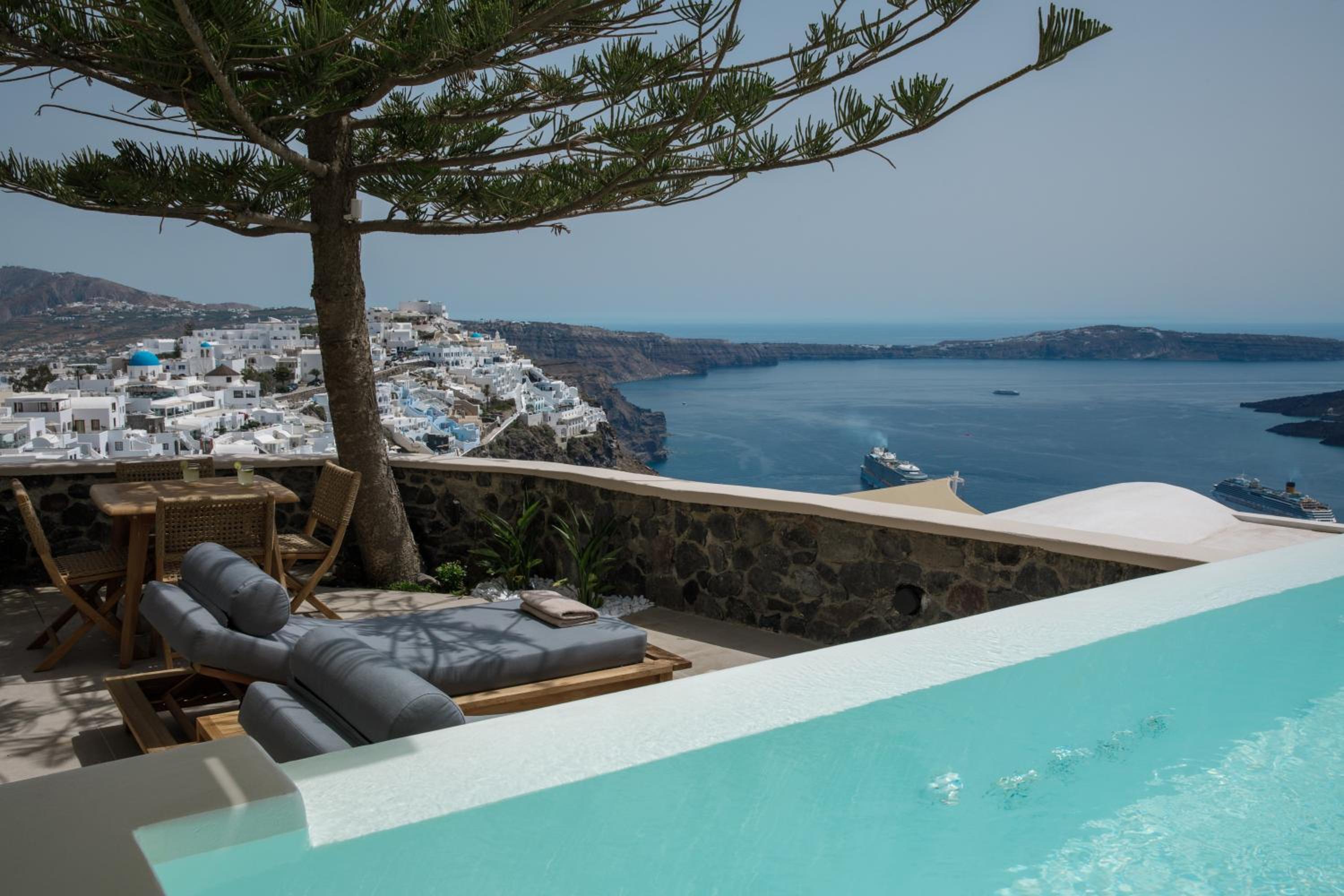 Morfes Luxury Suites by Caldera Houses