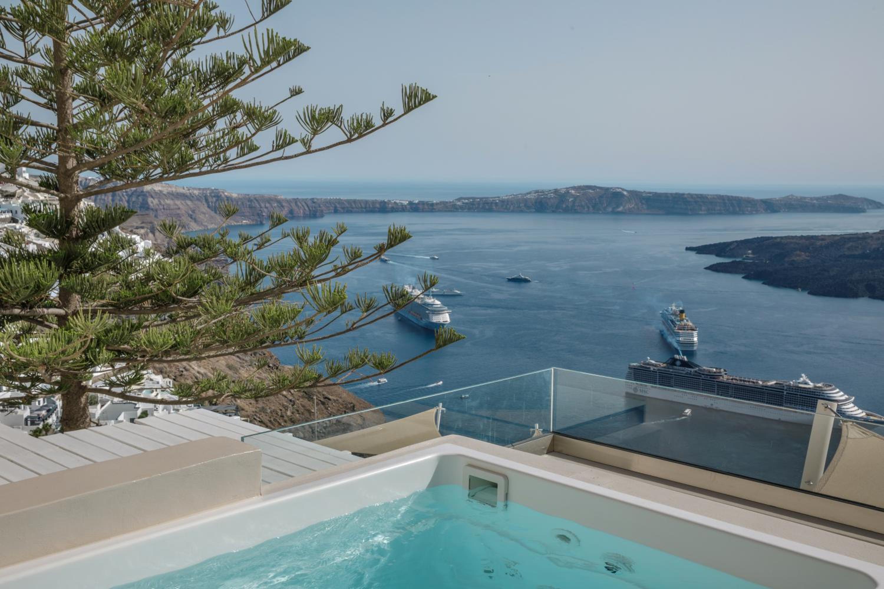 Morfes Luxury Suites by Caldera Houses