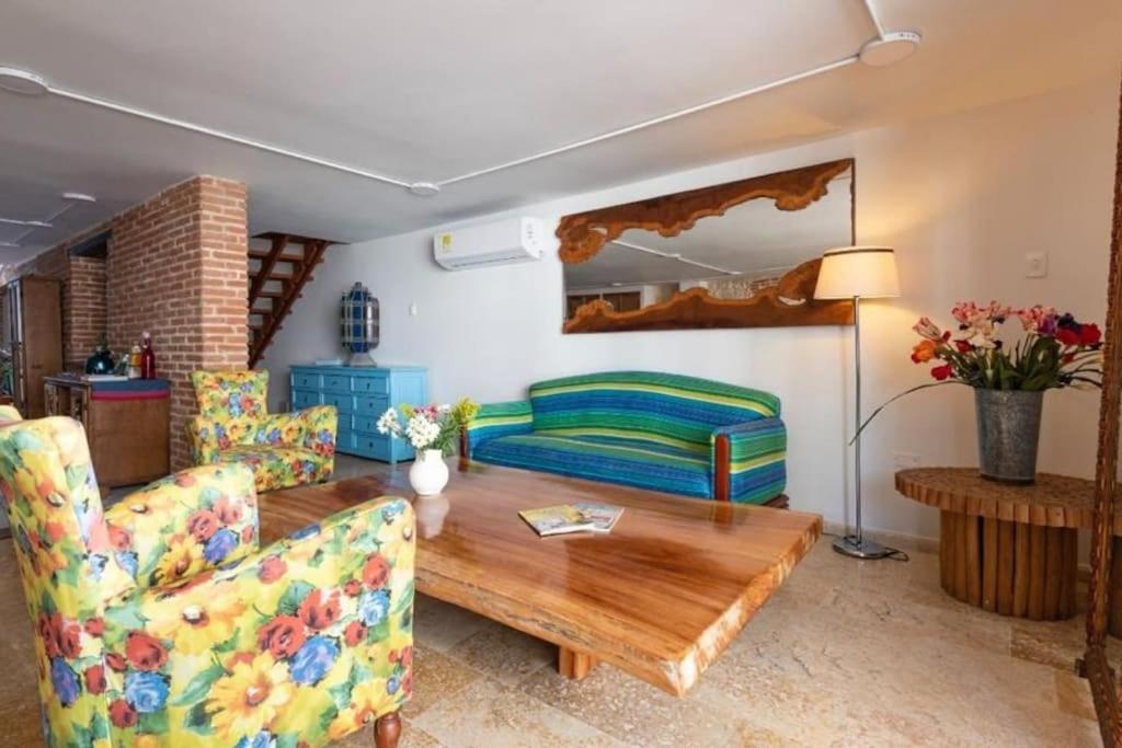 Charming Old City Loft with Jacuzzi!