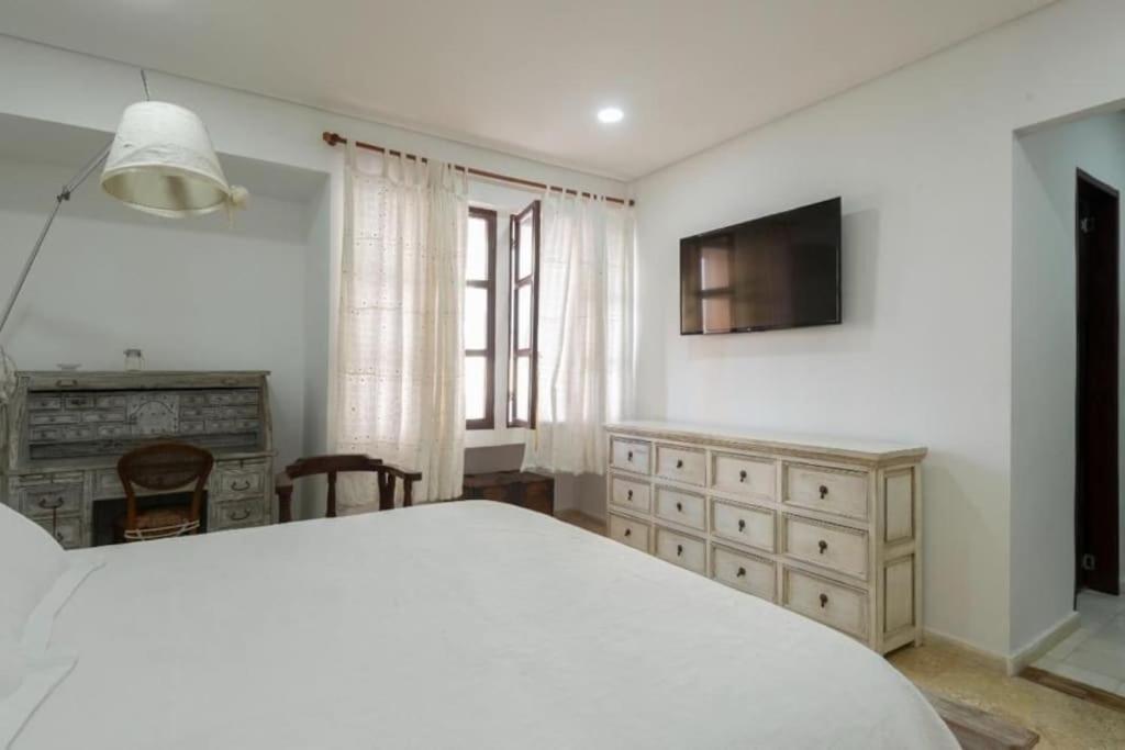 Charming Old City Loft with Jacuzzi!