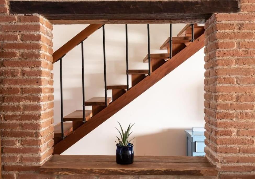 Charming Old City Loft with Jacuzzi!