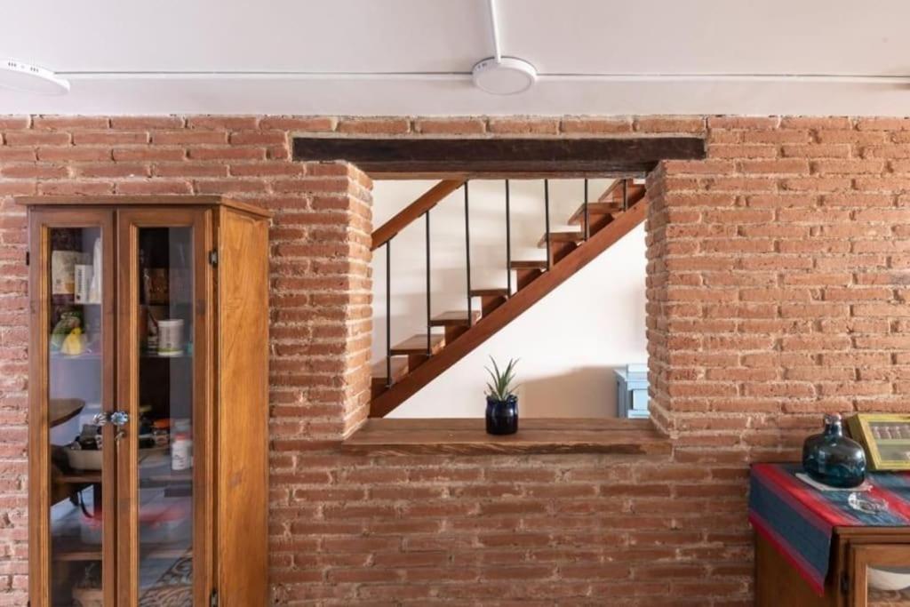 Charming Old City Loft with Jacuzzi!
