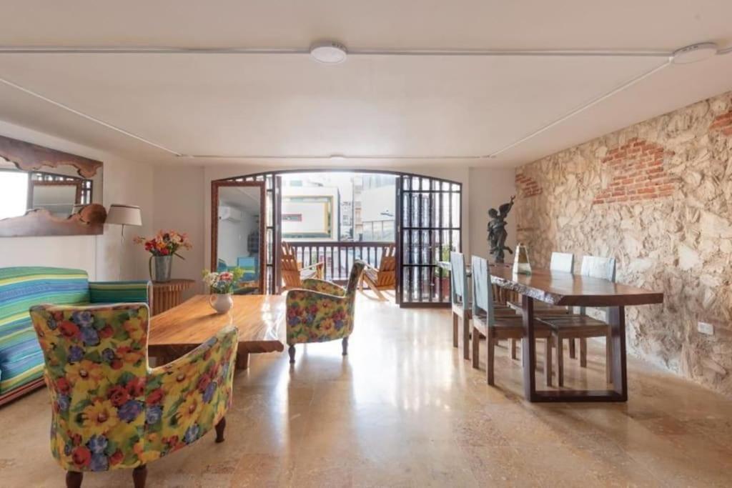 Charming Old City Loft with Jacuzzi!