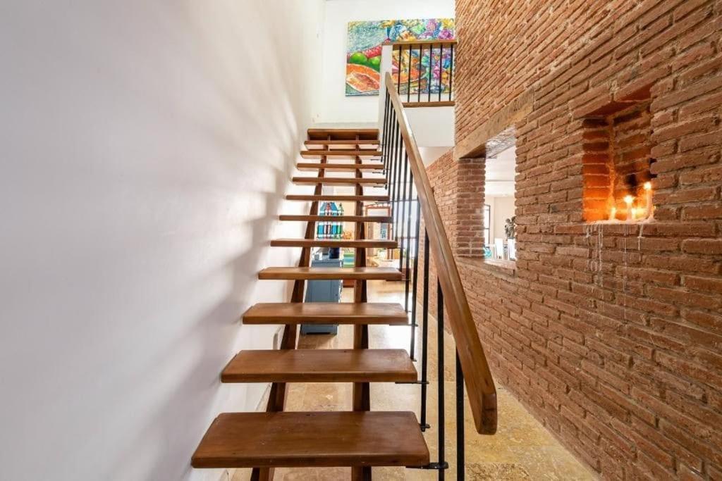 Charming Old City Loft with Jacuzzi!