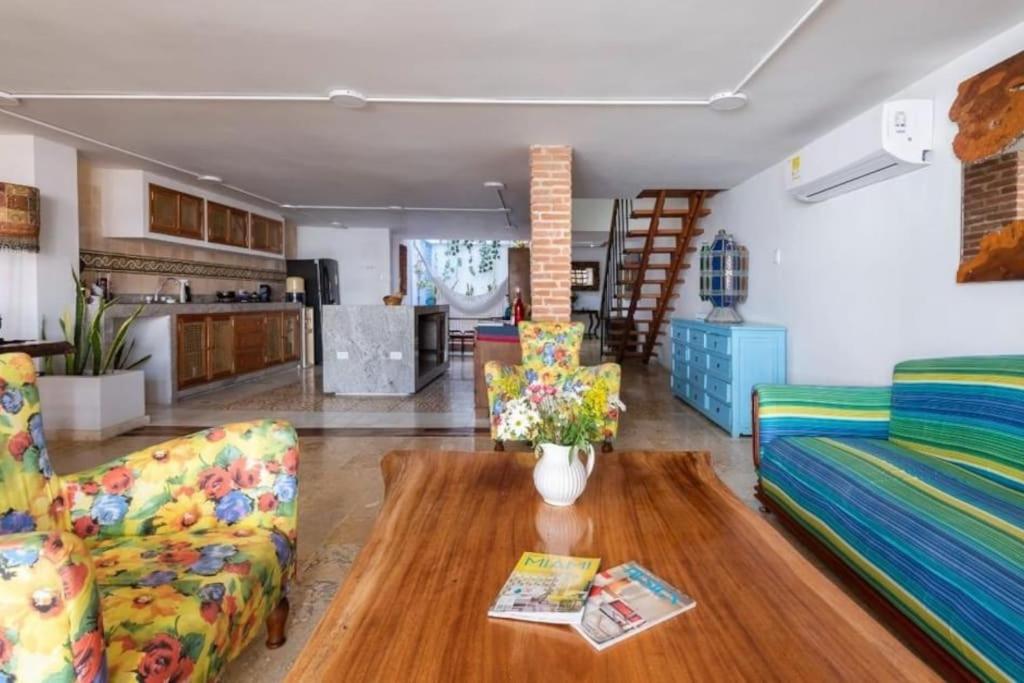 Charming Old City Loft with Jacuzzi!