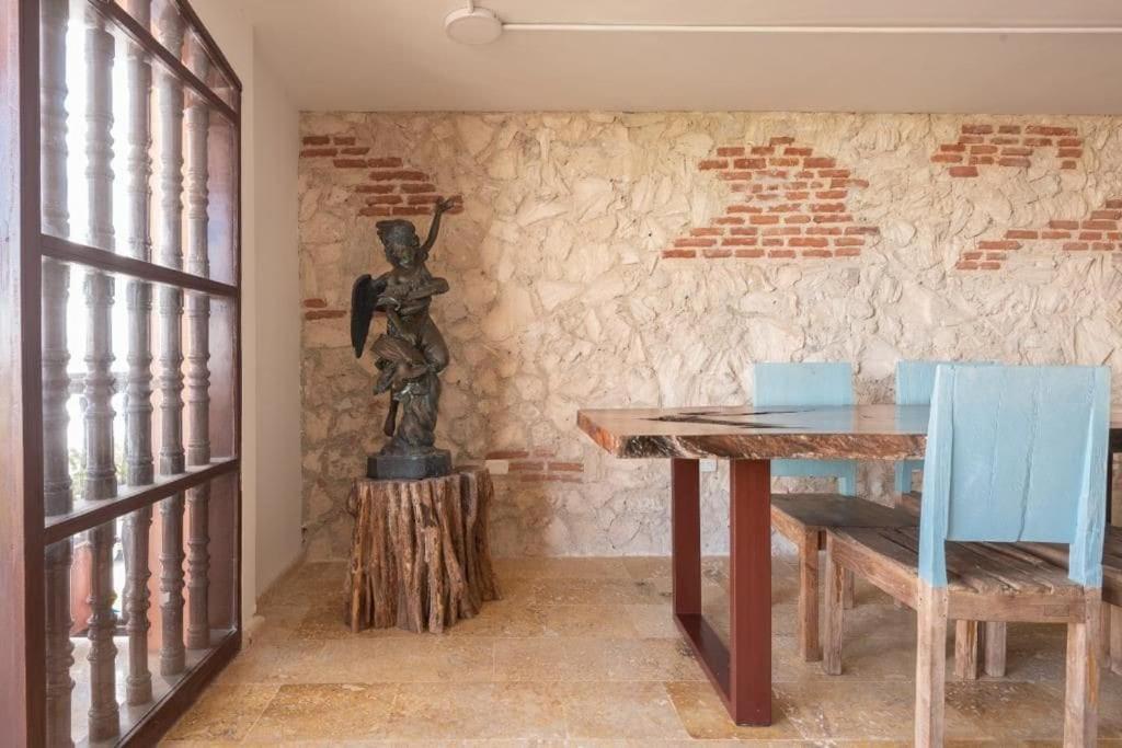 Charming Old City Loft with Jacuzzi!