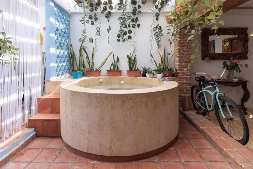 Charming Old City Loft with Jacuzzi!