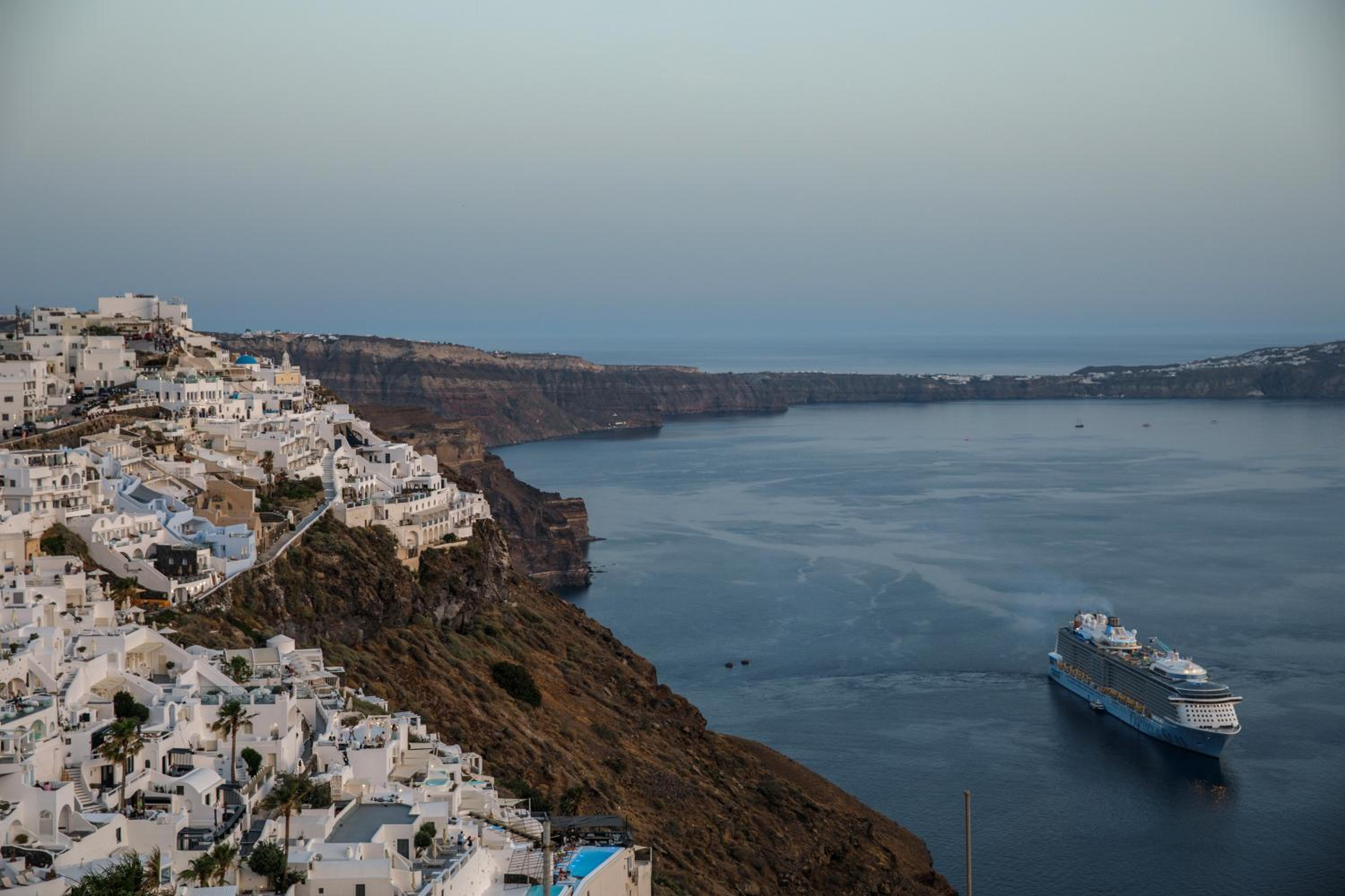 Morfes Luxury Suites by Caldera Houses
