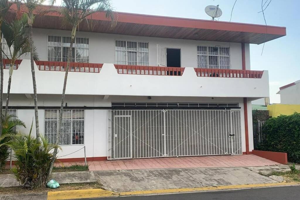 Apartamento VillaRegis 5, Zapote, San Jose
