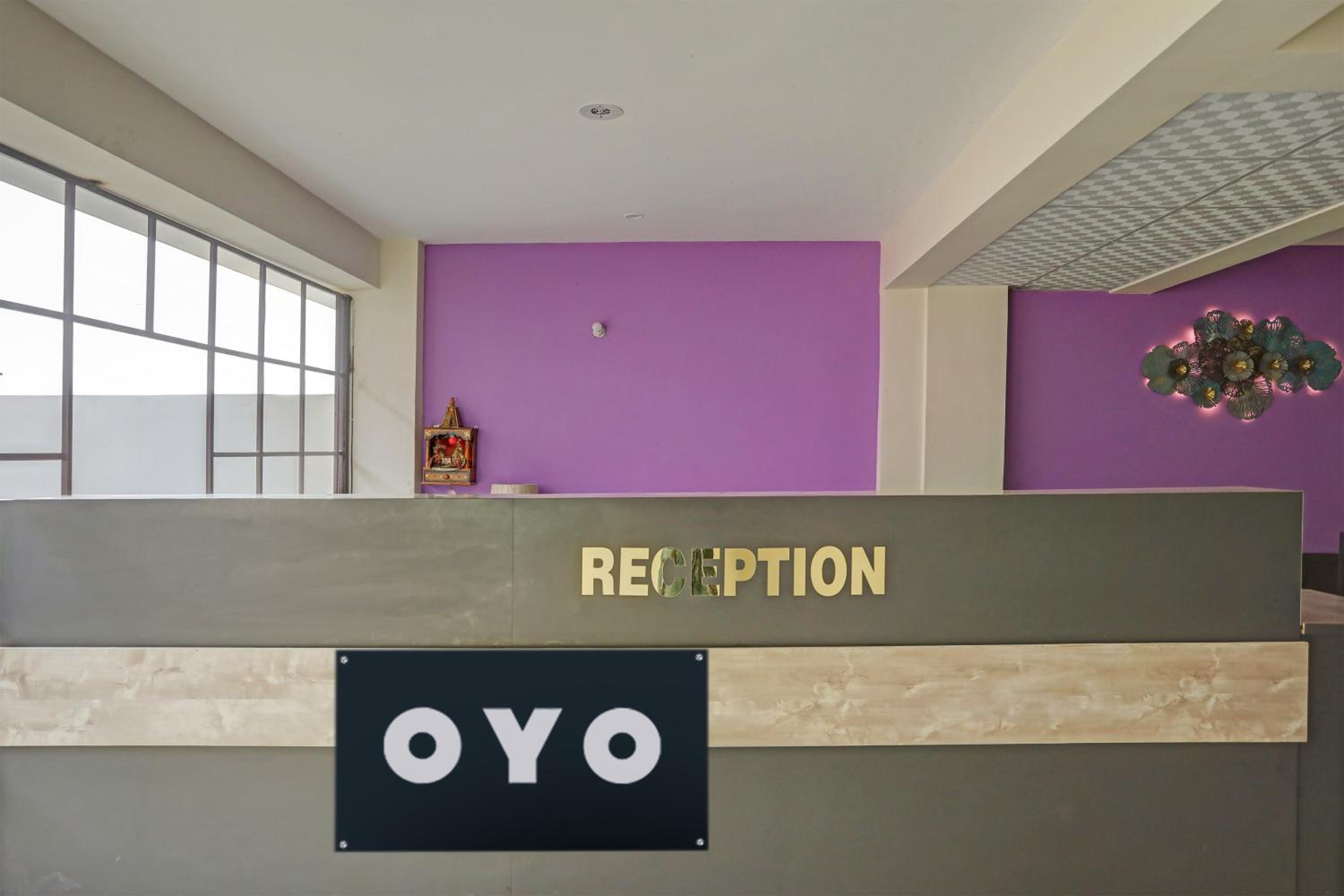Lobby & Reception