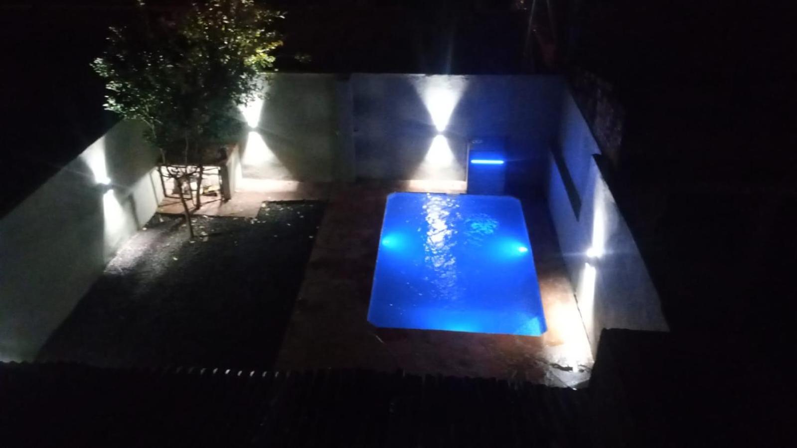 Casa S&G grande con 3 habitaciones, 8 personas, piscina privada, cochera, aire acondicionado, TV, wifi, excelente ubicacion