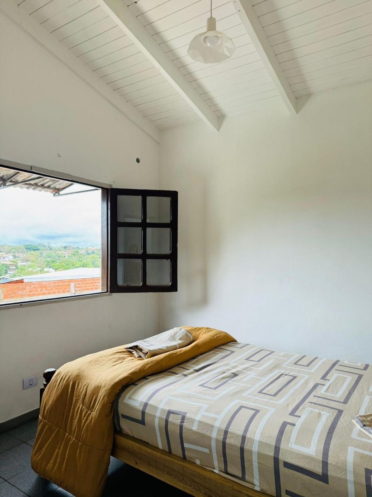 Casa S&G grande con 3 habitaciones, 8 personas, piscina privada, cochera, aire acondicionado, TV, wifi, excelente ubicacion