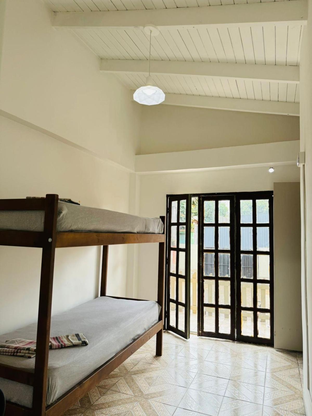 Casa S&G grande con 3 habitaciones, 8 personas, piscina privada, cochera, aire acondicionado, TV, wifi, excelente ubicacion