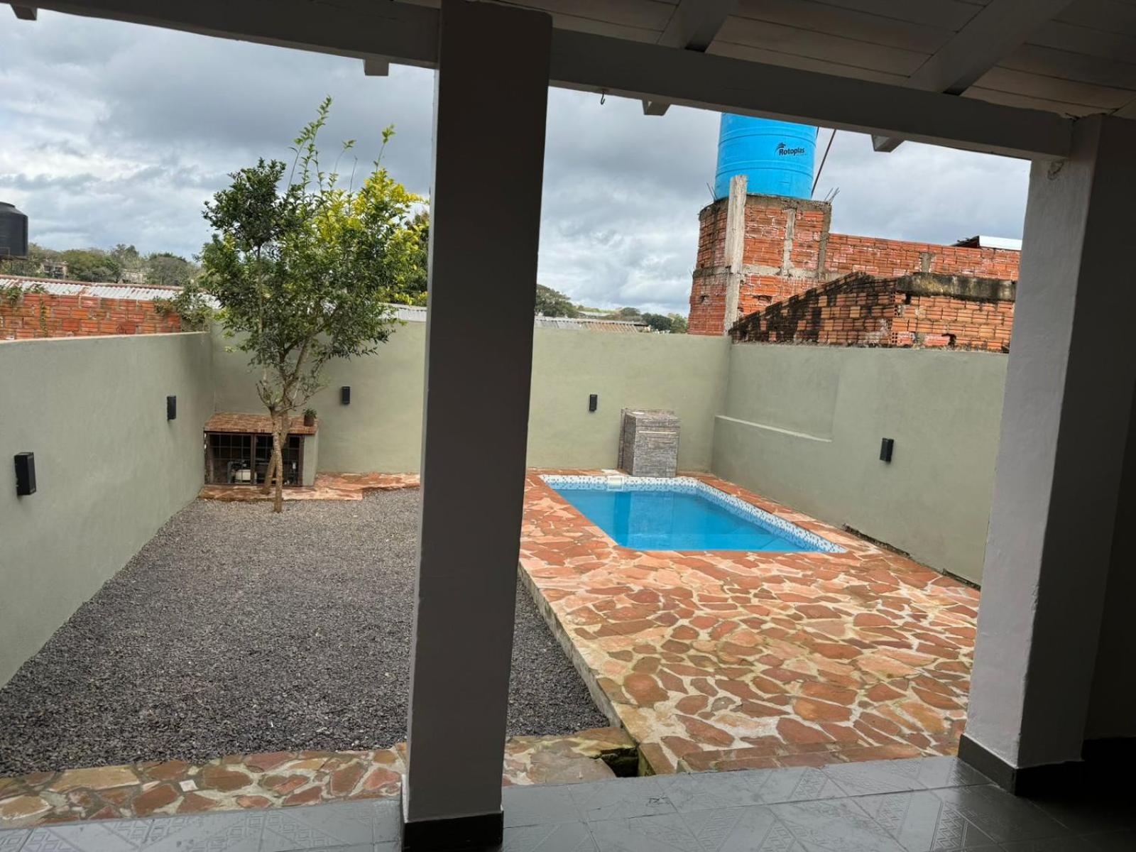 Casa S&G grande con 3 habitaciones, 8 personas, piscina privada, cochera, aire acondicionado, TV, wifi, excelente ubicacion