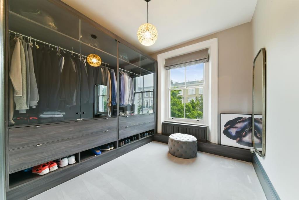 Luxury Chelsea House with Parking