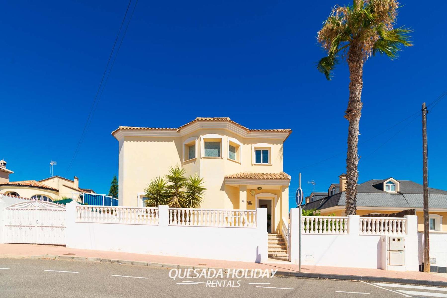 Stunning Central Villa Rosa in Ciudad Quesada Rojales Spacious 4-Bedroom Retreat with Private Pool