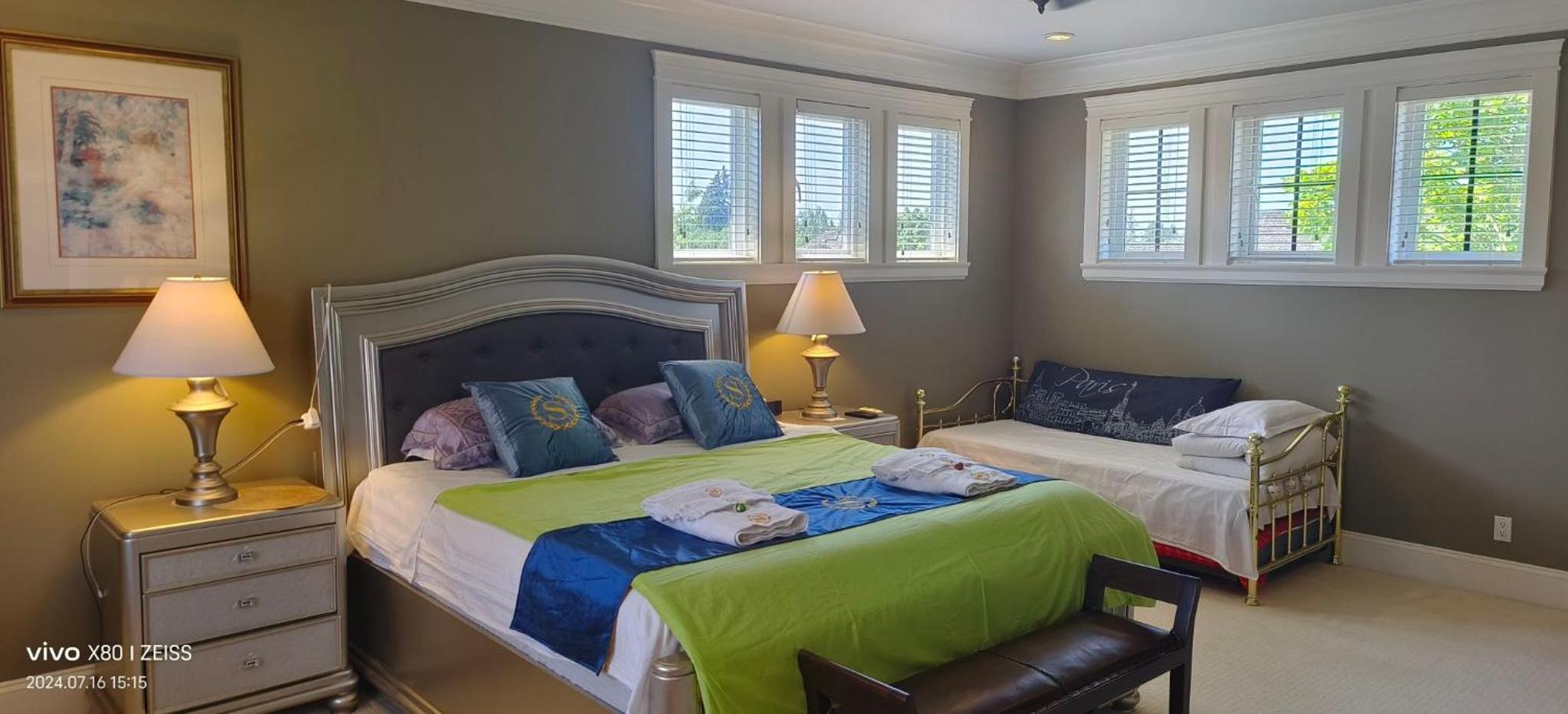 Sunny Island by White Rock B&B