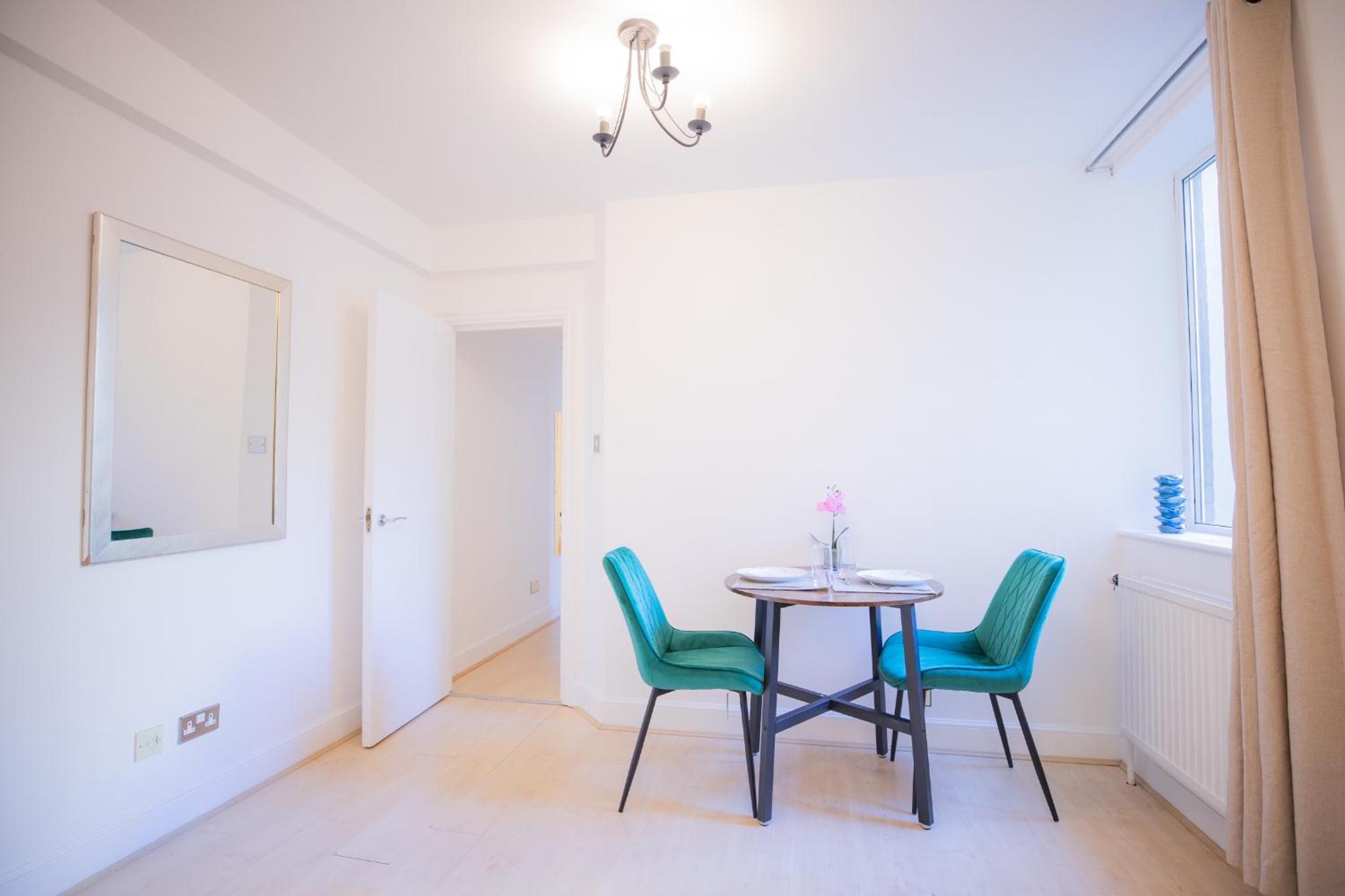 x-One bedroom at Chelsea cloister Hotel