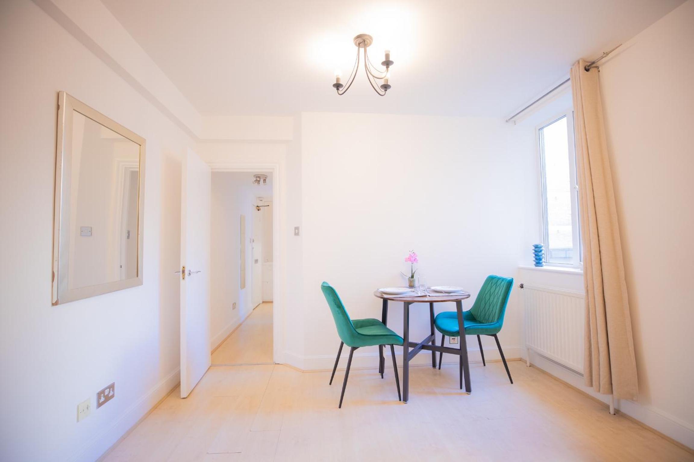 x-One bedroom at Chelsea cloister Hotel