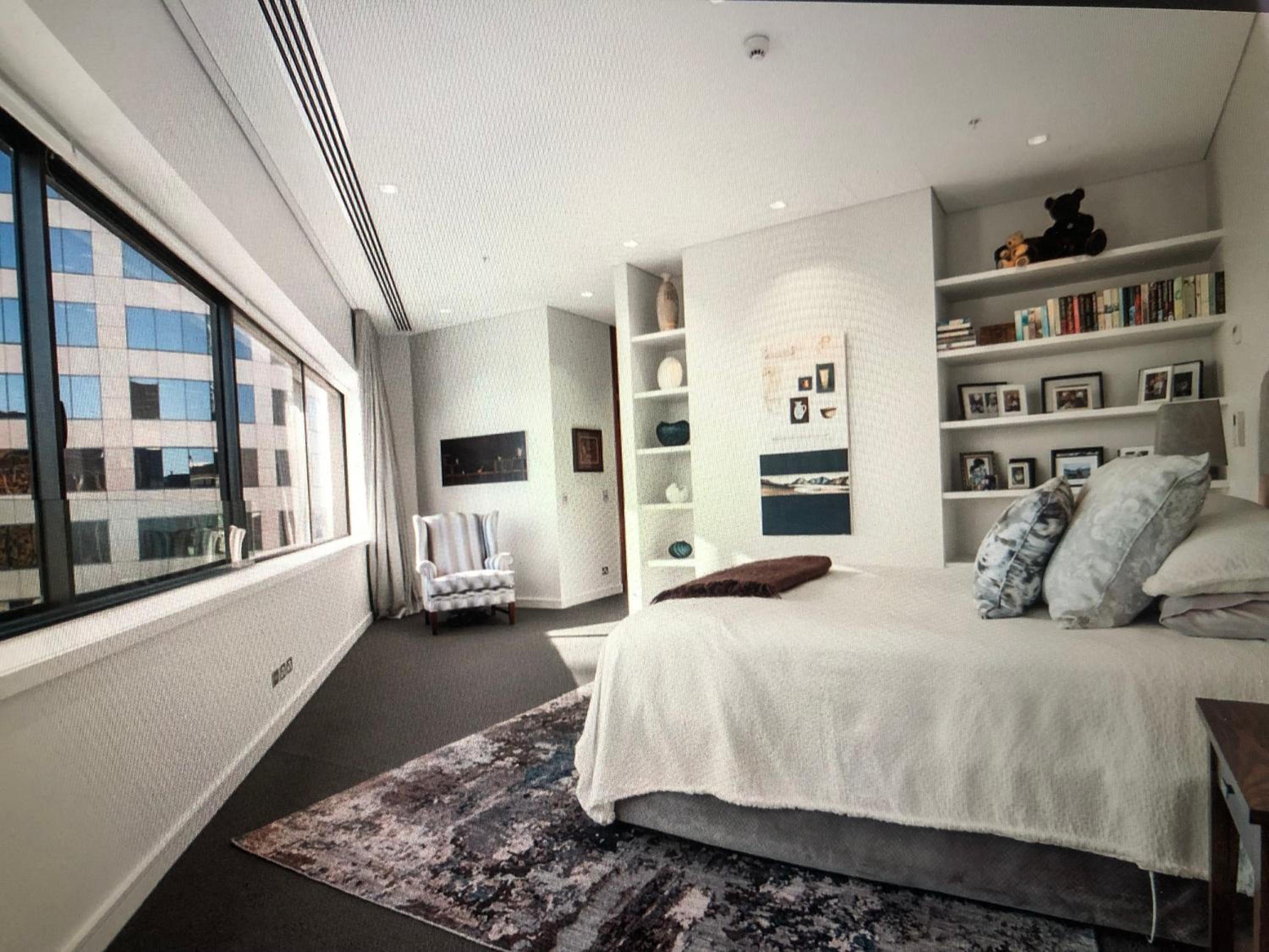 Spectacular penthouse luxury with harbor views view 5