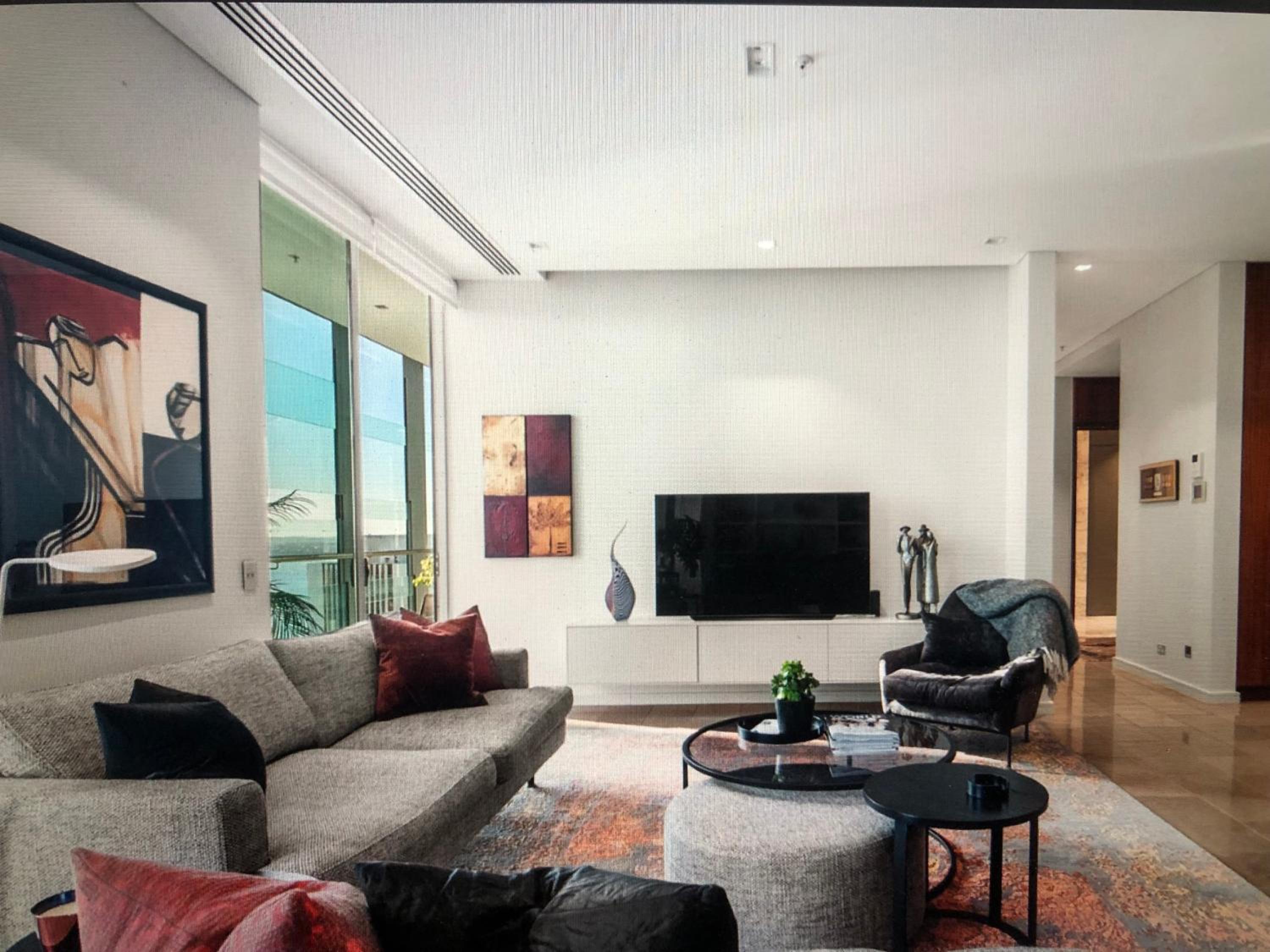 Spectacular penthouse luxury with harbor views view 4