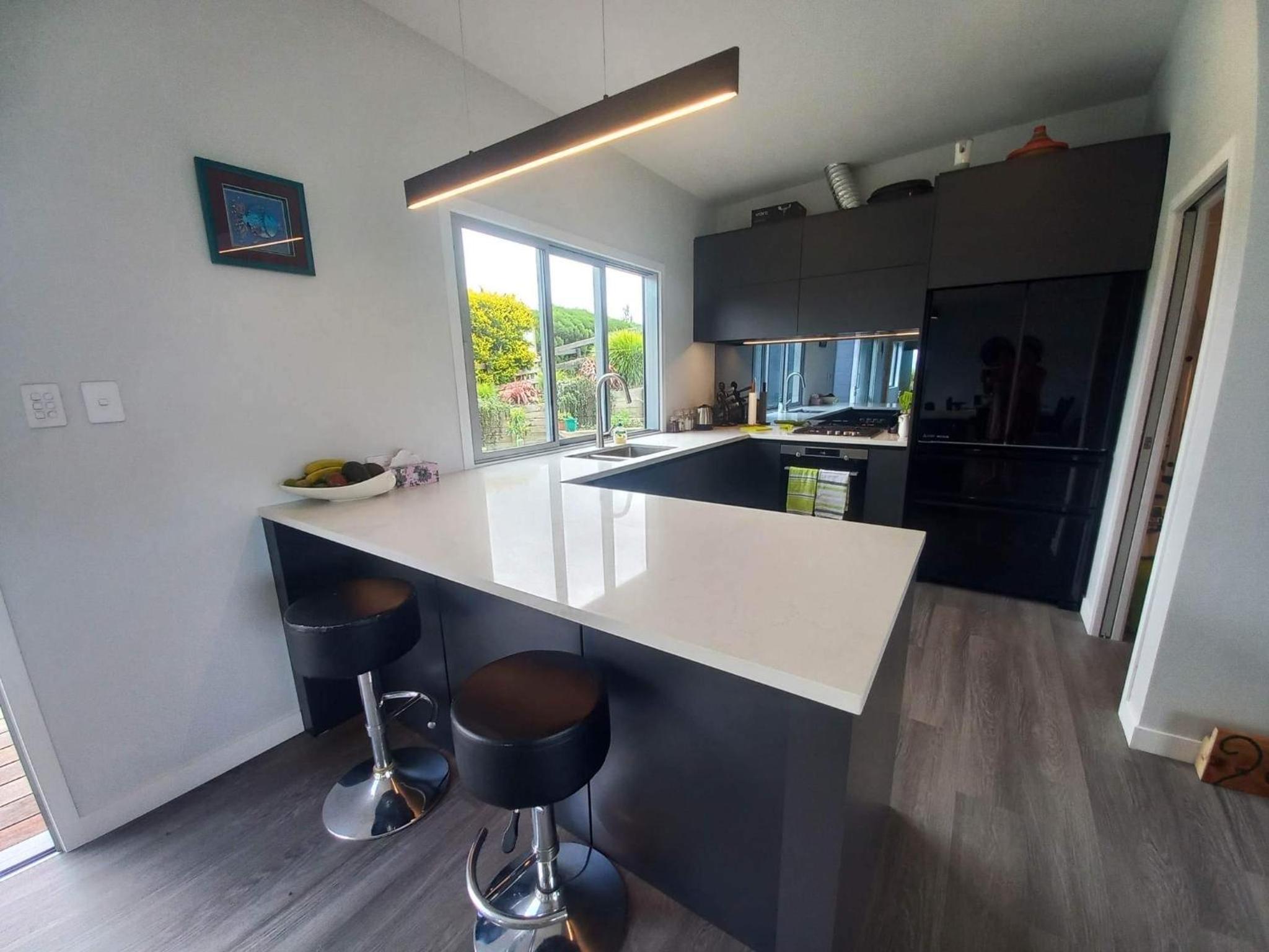 Moko Hiwi Escape Ruakākā- Sea View Home