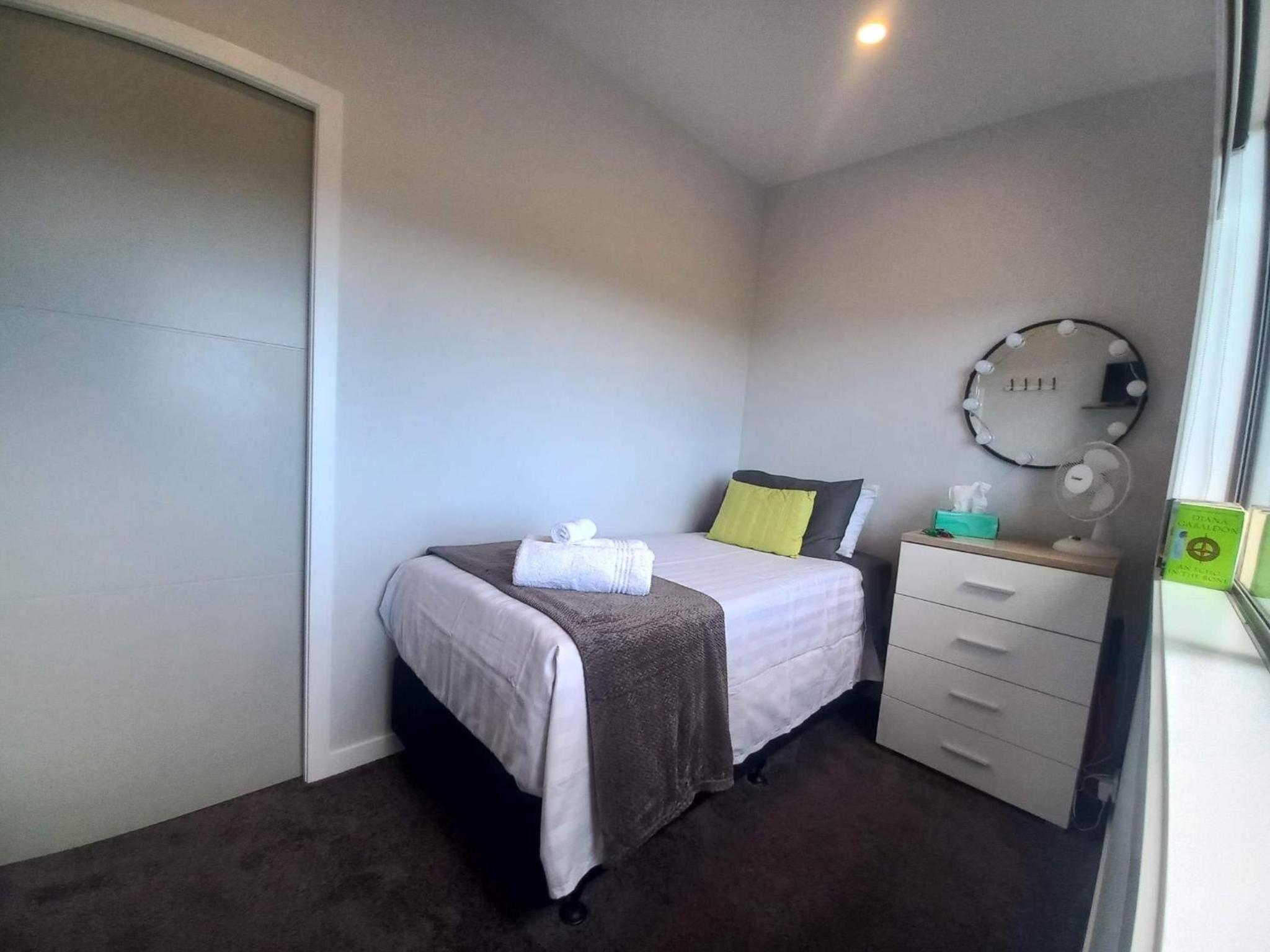 Moko Hiwi Escape Ruakākā- Sea View Home