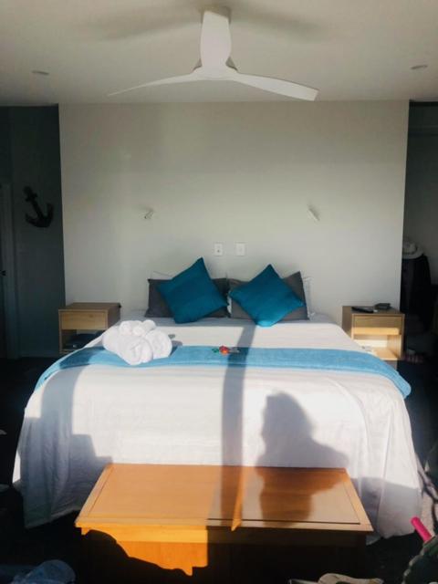 Moko Hiwi Escape Ruakākā- Sea View Home