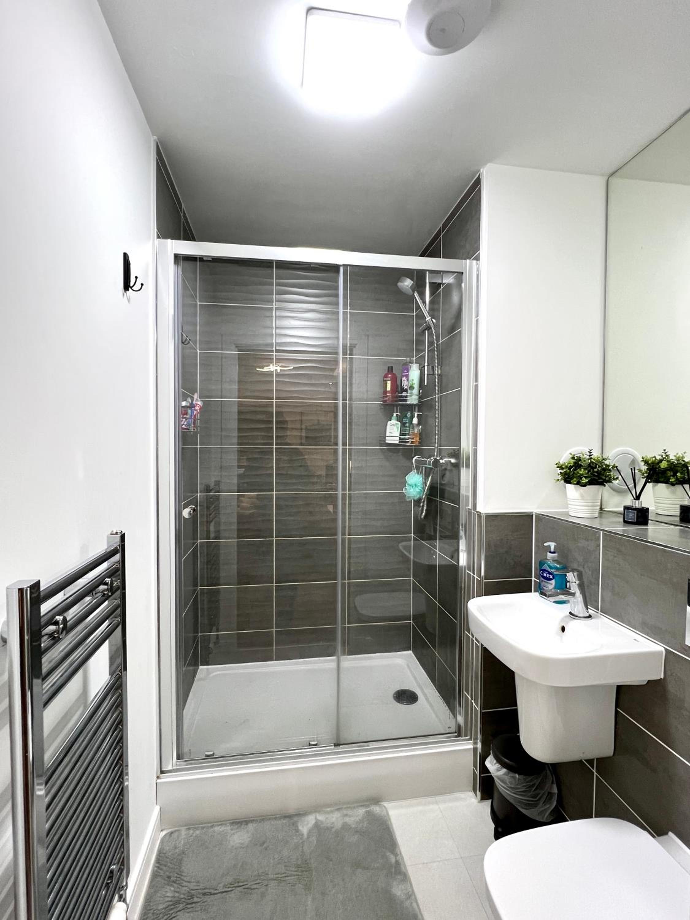 Private Bedroom - Modern Flat - West End Glasgow view 2