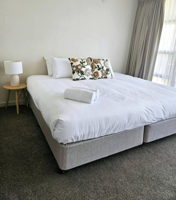 Central Shepparton Apartment 13