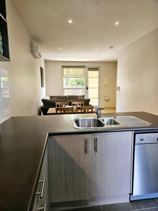 Central Shepparton Apartment 13