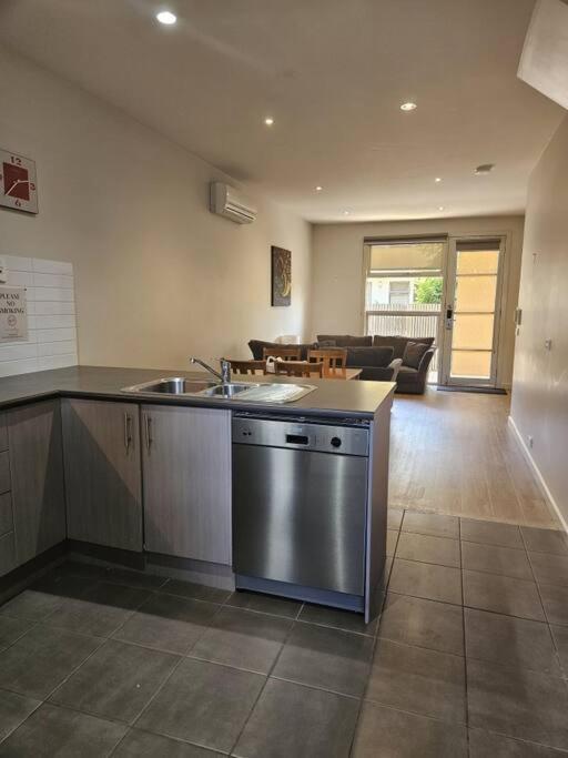 Central Shepparton Apartment 13