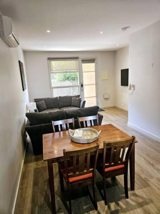 Central Shepparton Apartment 13
