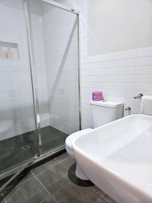 Central Shepparton Apartment 13