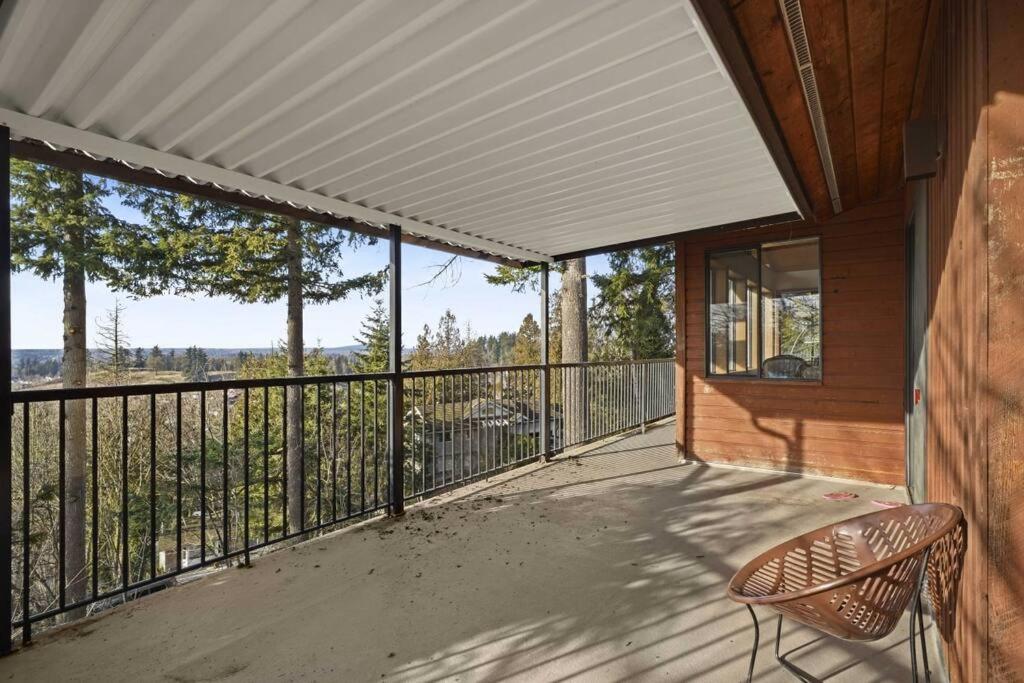 Five Bedroom Oasis with View of Abbotsford Valley