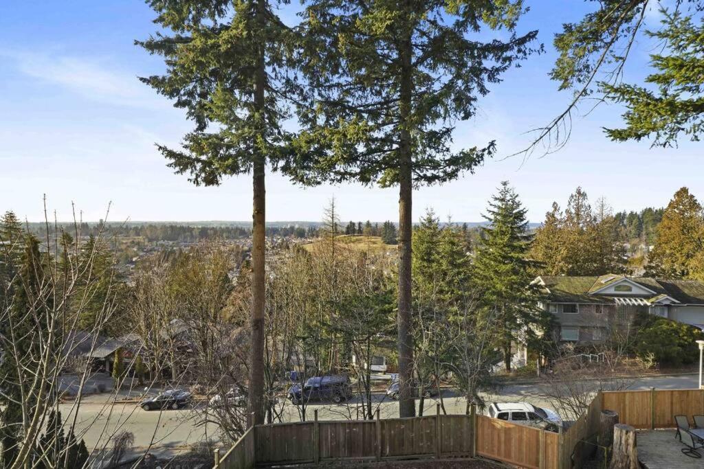 Five Bedroom Oasis with View of Abbotsford Valley